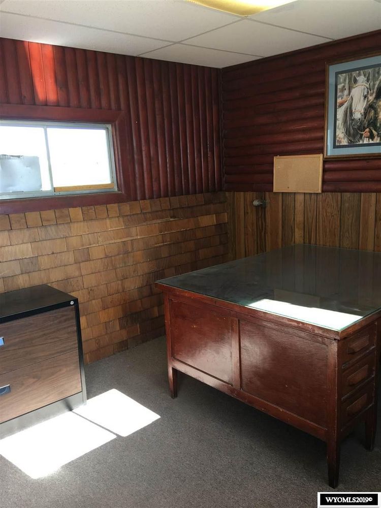 305 Lakeview Dr, Mills, WY 82604